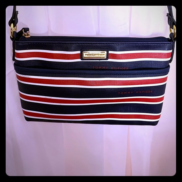 Tommy Hilfiger Handbags - Tommy Hilfiger Strapped Purse